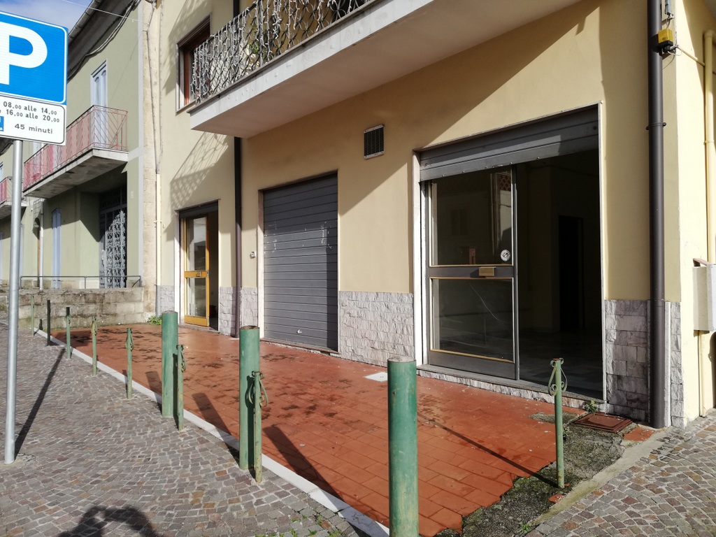 Locale commerciale in vendita in corso umberto i, Alvignano