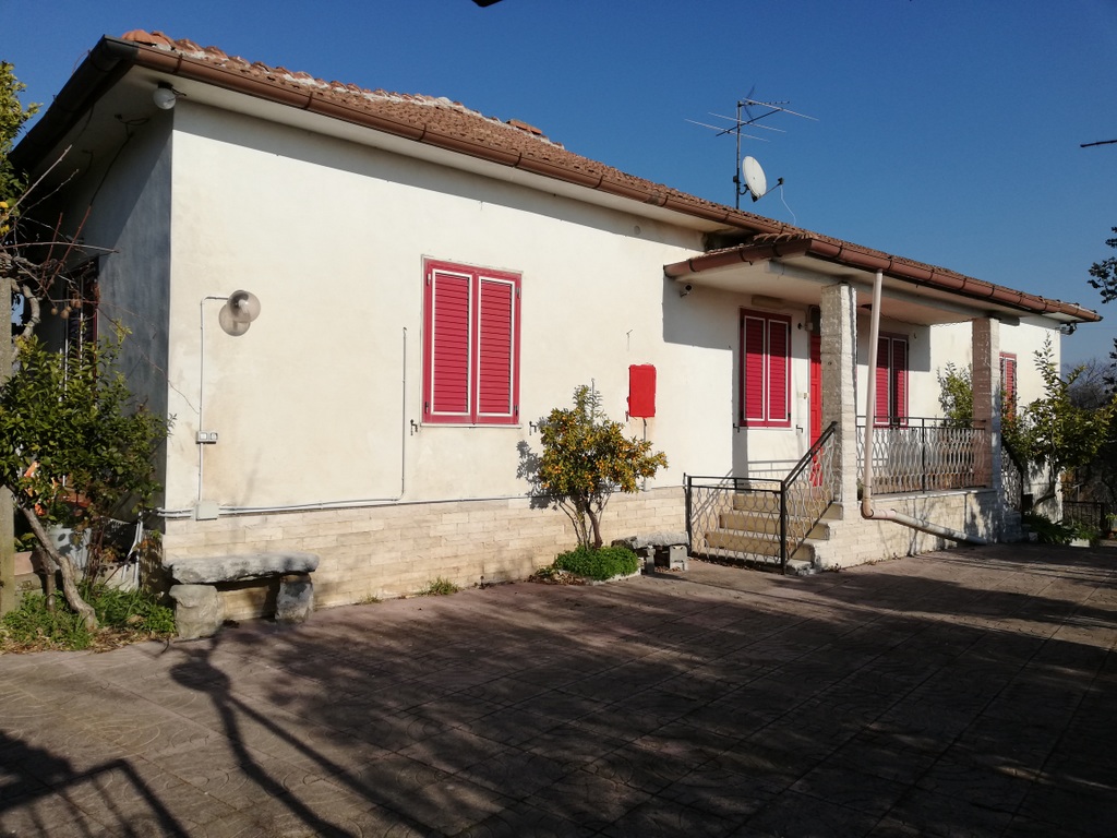 Villa in vendita a Alvignano in strada provinciale 330 - 01
