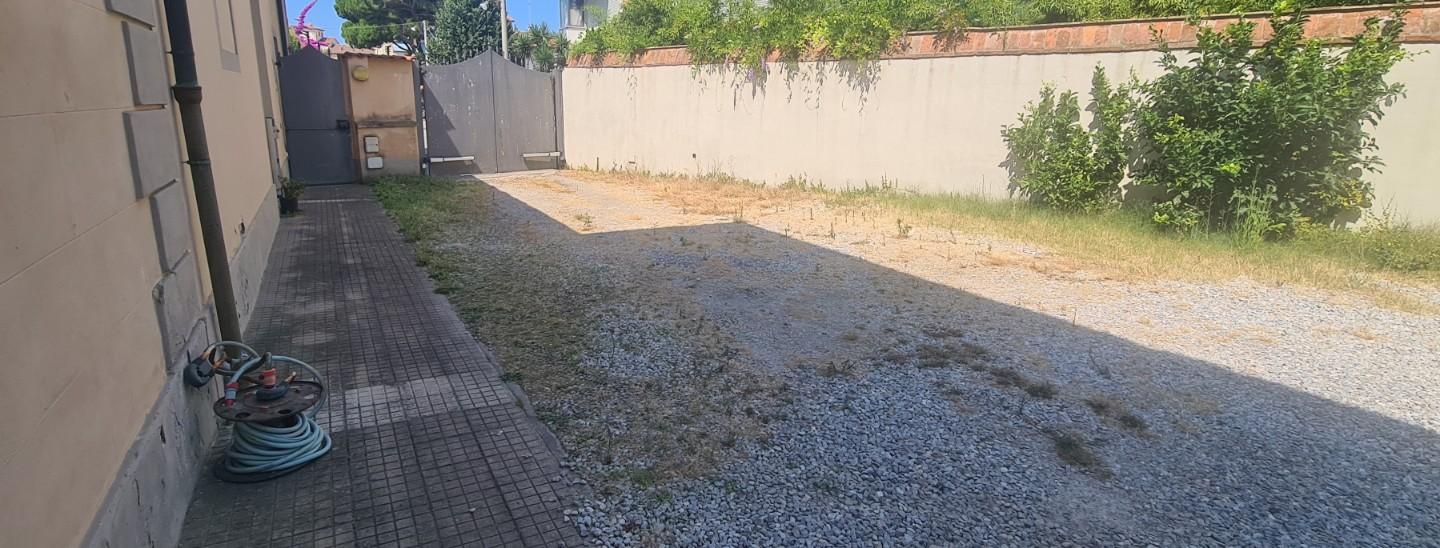 Villa con giardino, Livorno porta a mare