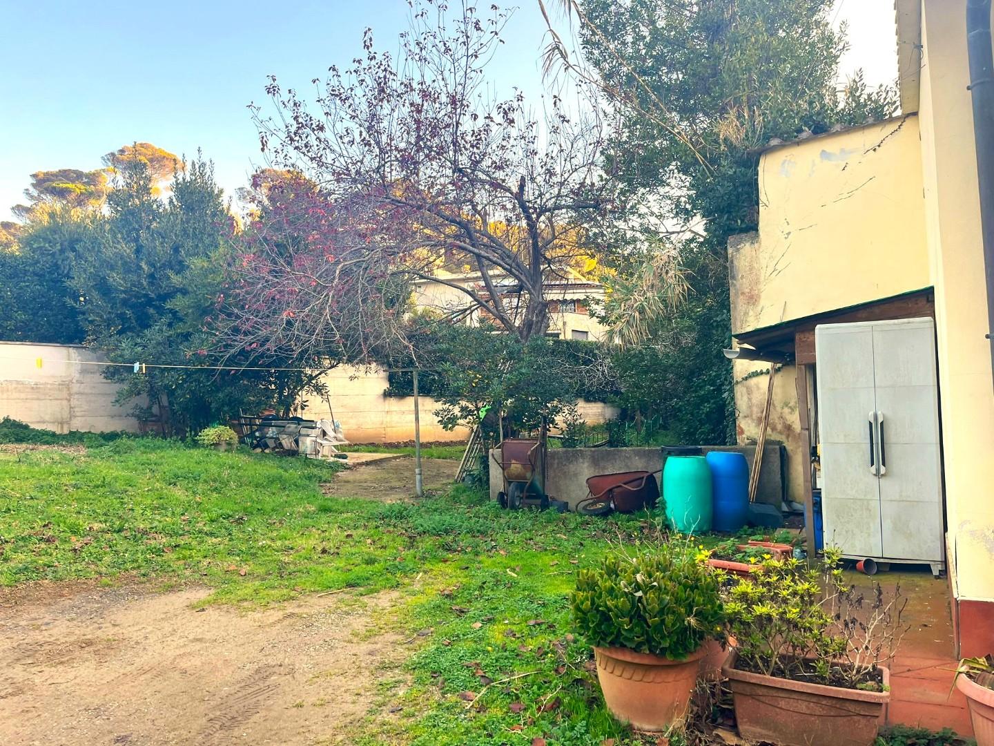 Casa indipendente con giardino, Livorno antignano