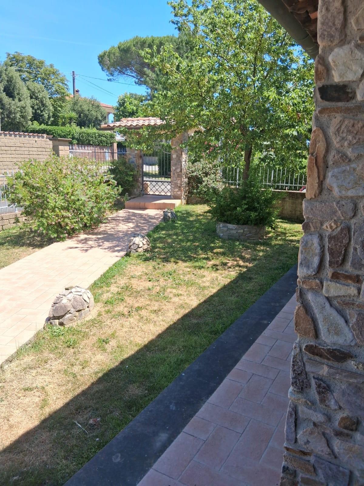 Villa Bifamiliare con giardino a Orciano Pisano