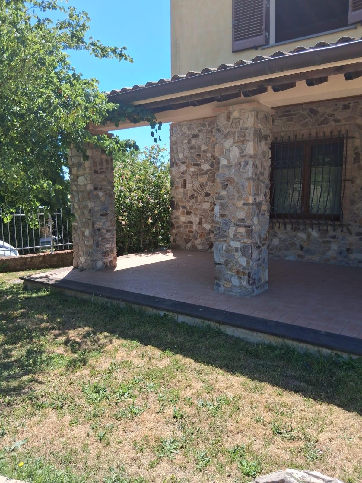 Villa Bifamiliare con giardino a Orciano Pisano