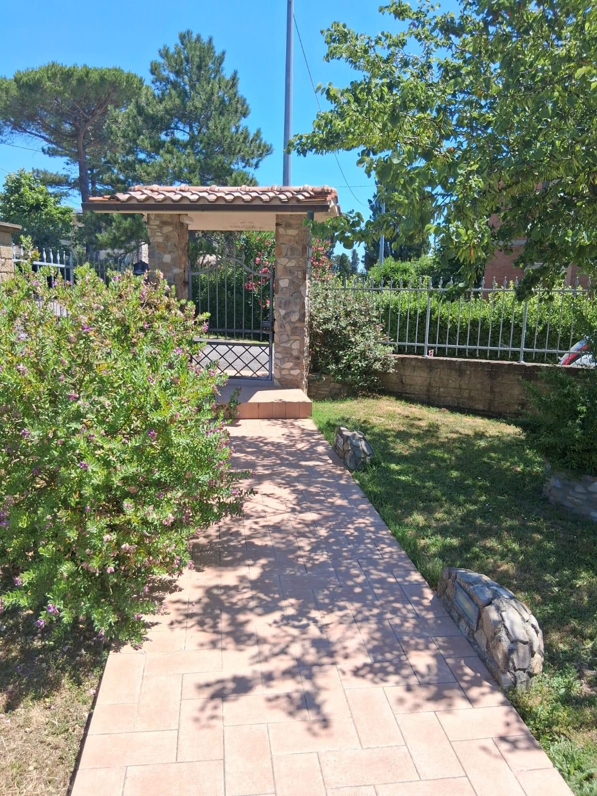 Villa Bifamiliare con giardino a Orciano Pisano