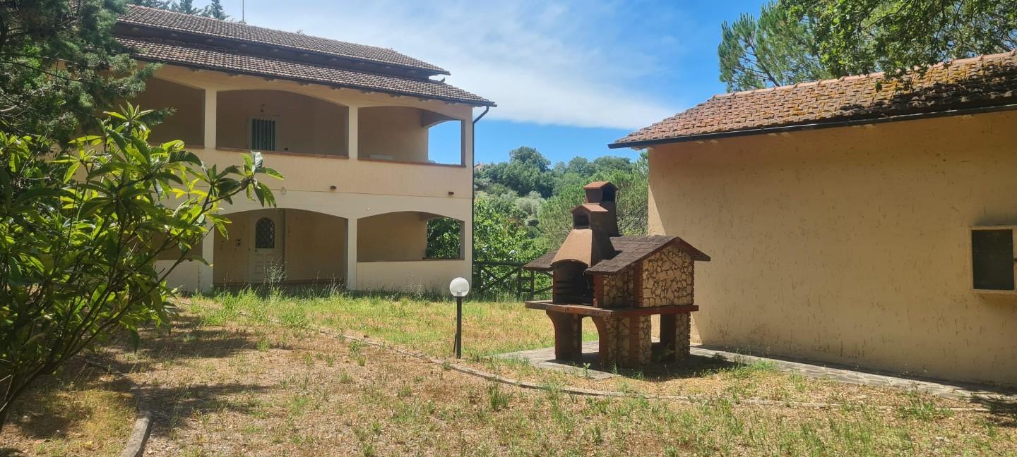 Trilocale con terrazzi a Cinigiano