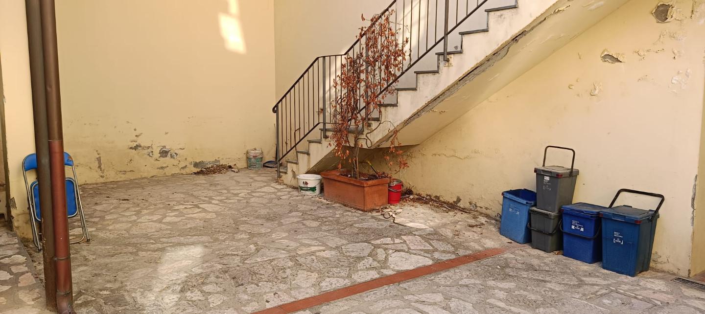 Trilocale con terrazzo a Cascina