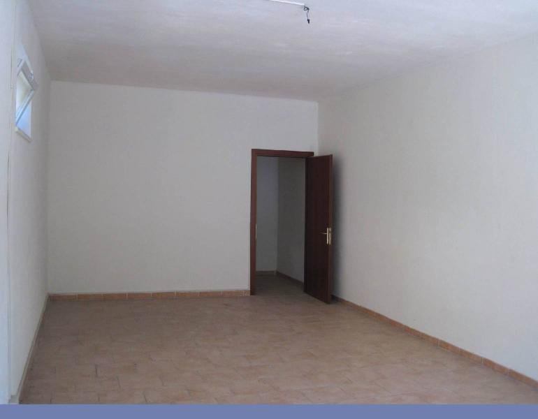 Locale commerciale in affitto, Cascina navacchio