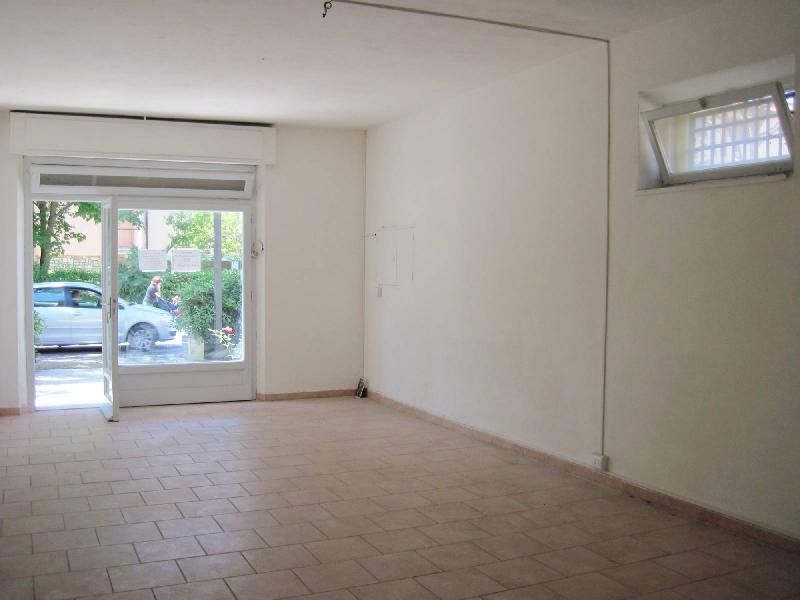 Locale commerciale in affitto, Cascina navacchio