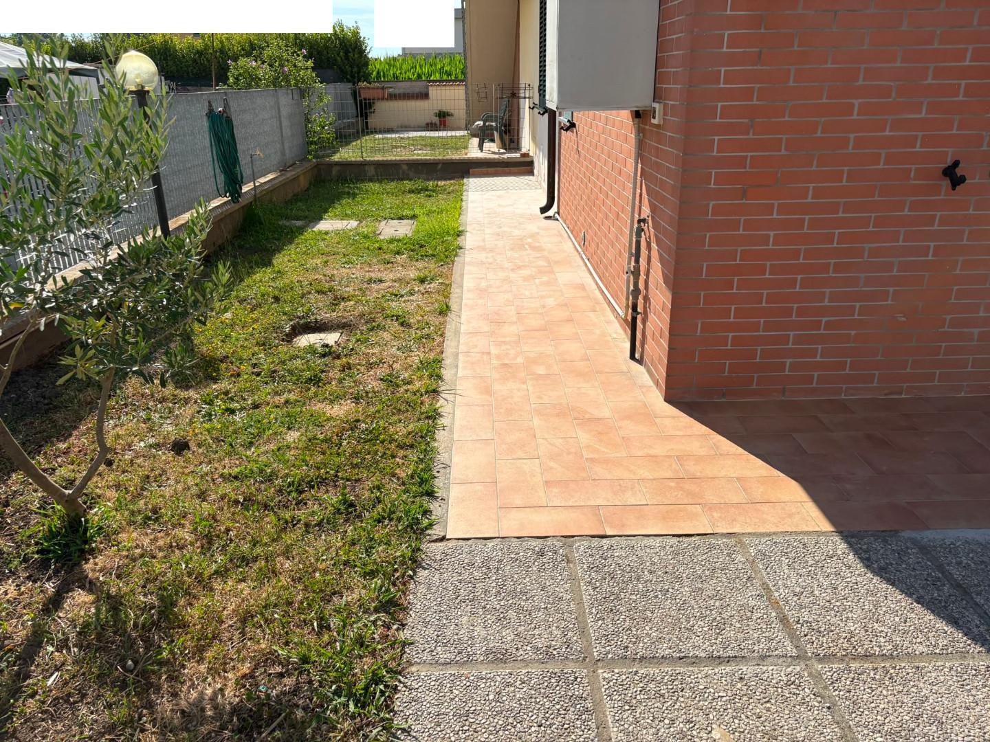 Trilocale con giardino a Cascina