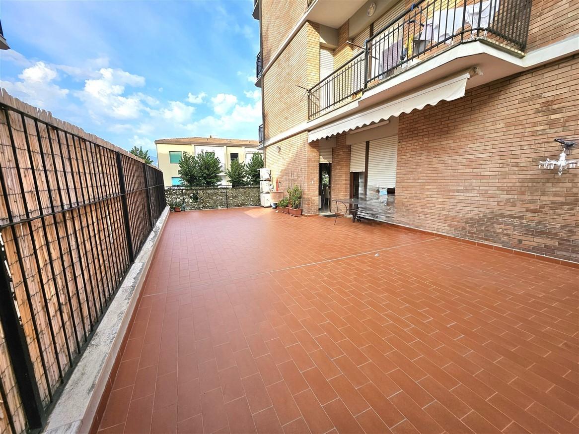 Quadrilocale con terrazzo, Massa marina di