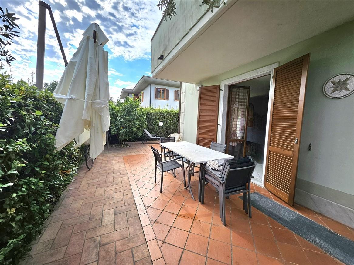 Villa con giardino, Massa marina di