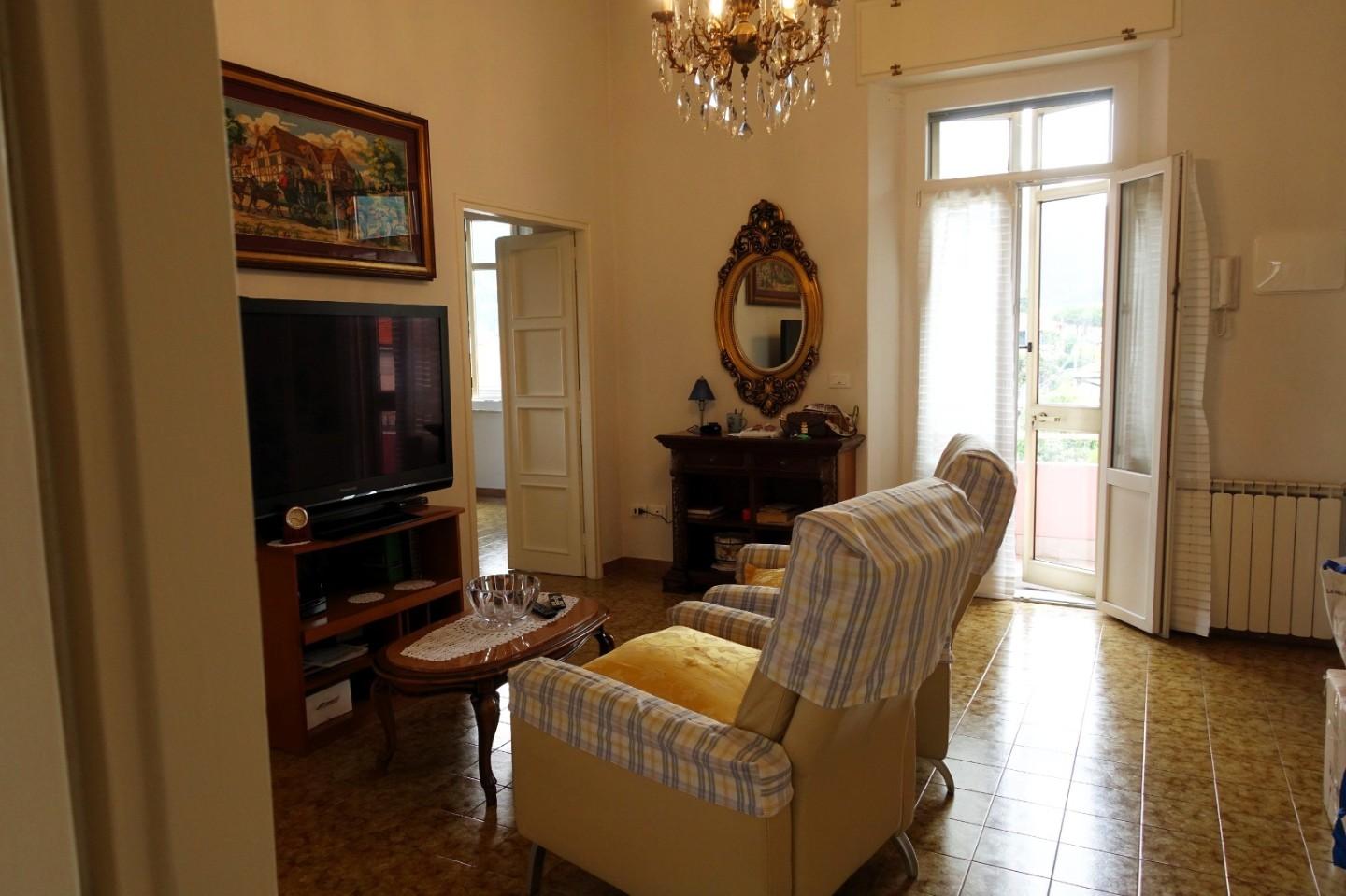 Quadrilocale con giardino a Massa