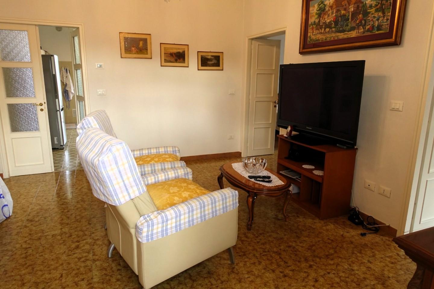 Quadrilocale con giardino a Massa