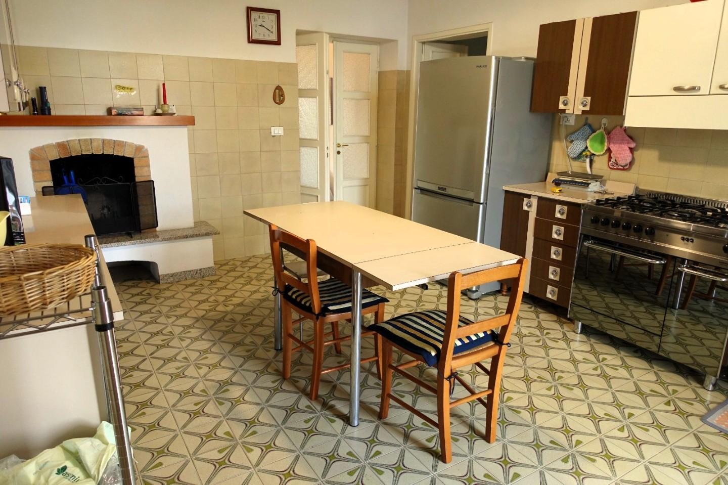 Quadrilocale con giardino a Massa