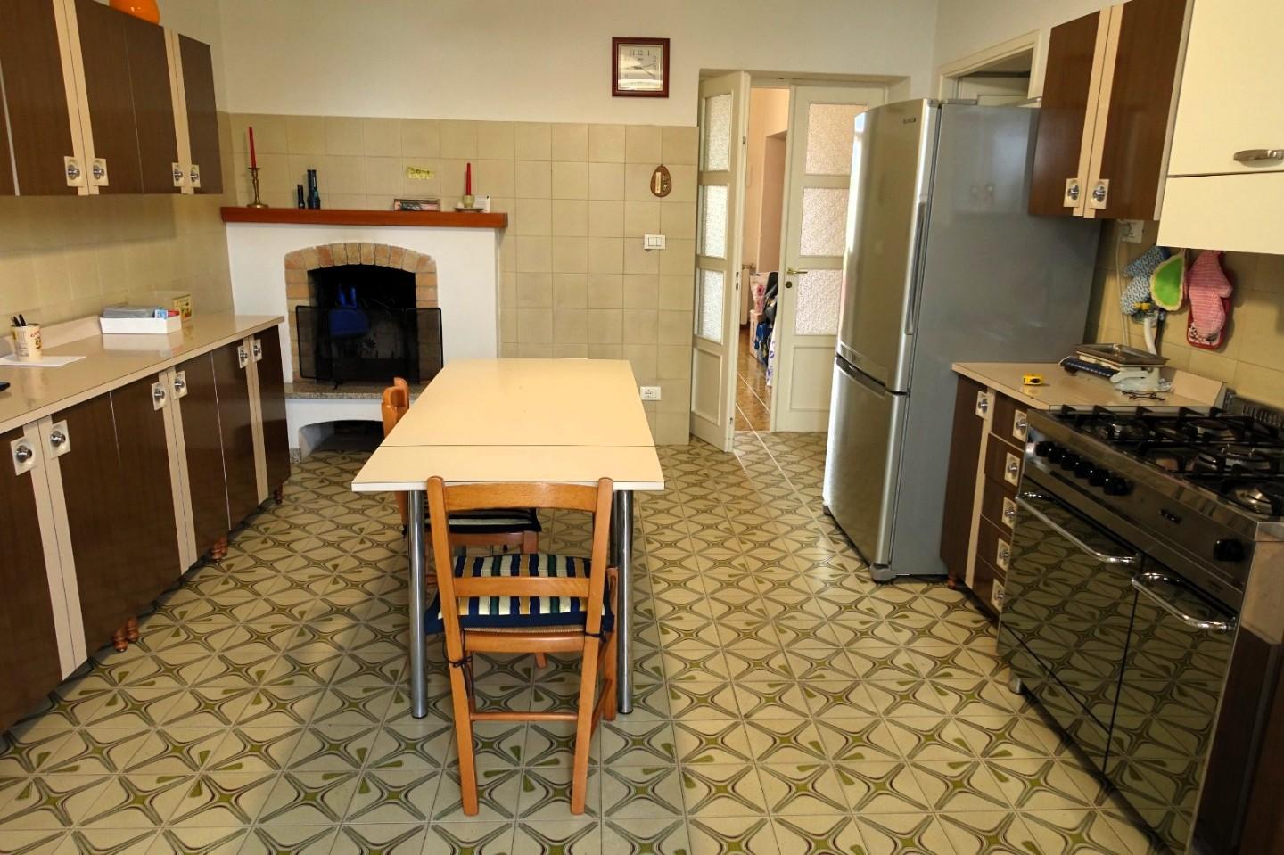 Quadrilocale con giardino a Massa