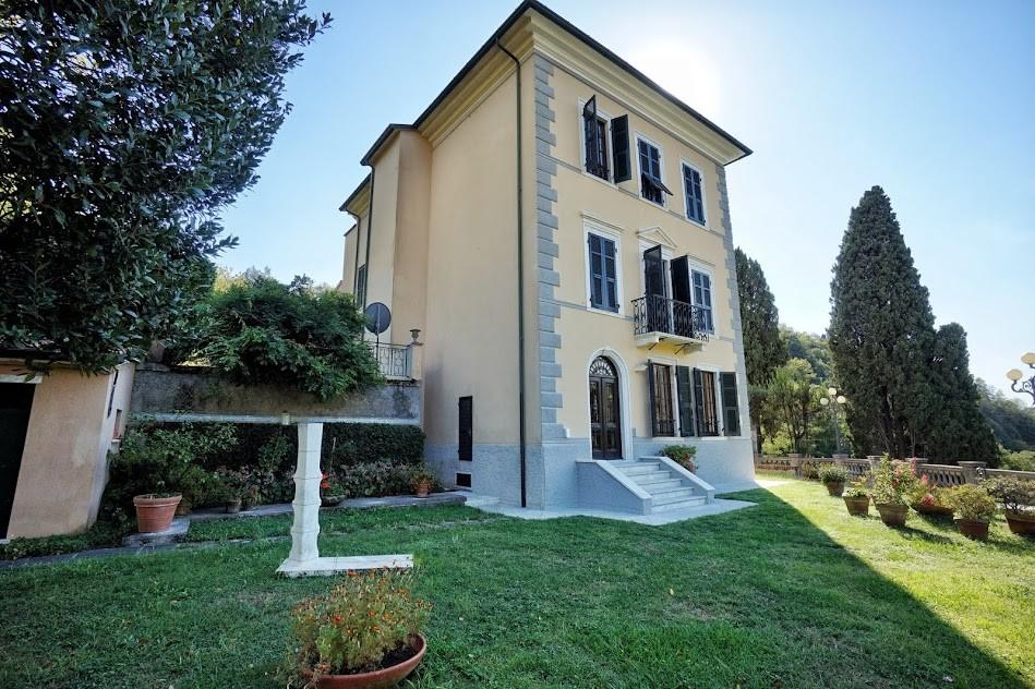 Casa indipendente con giardino, Carrara centro