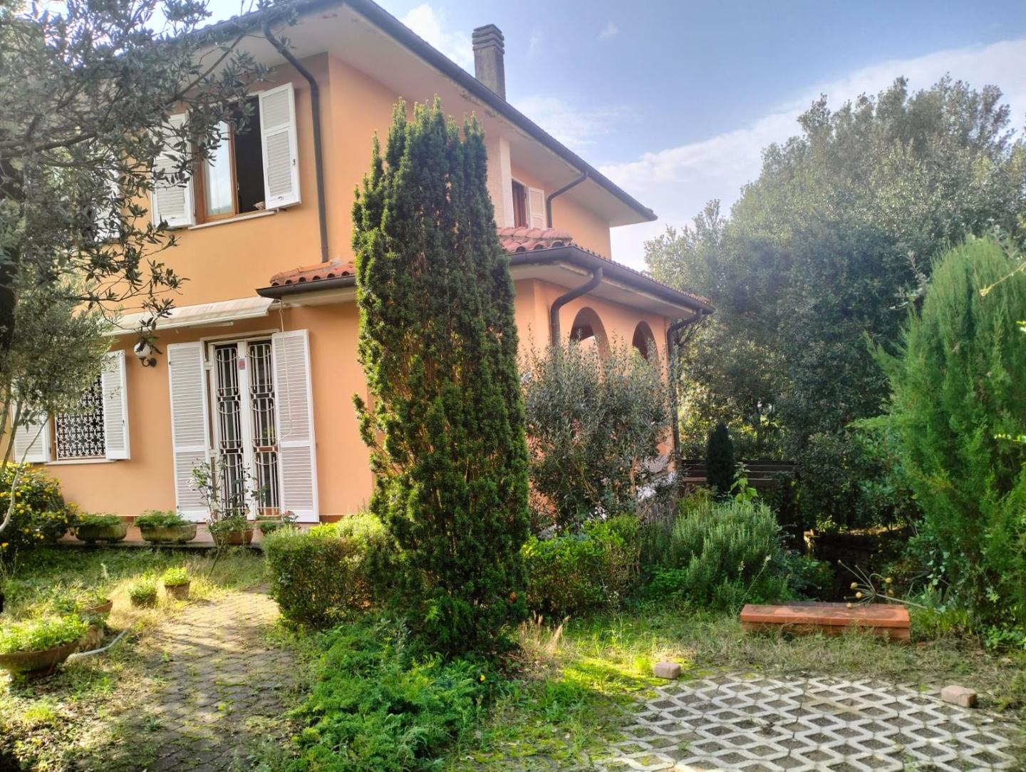 Villa con giardino, Livorno quercianella