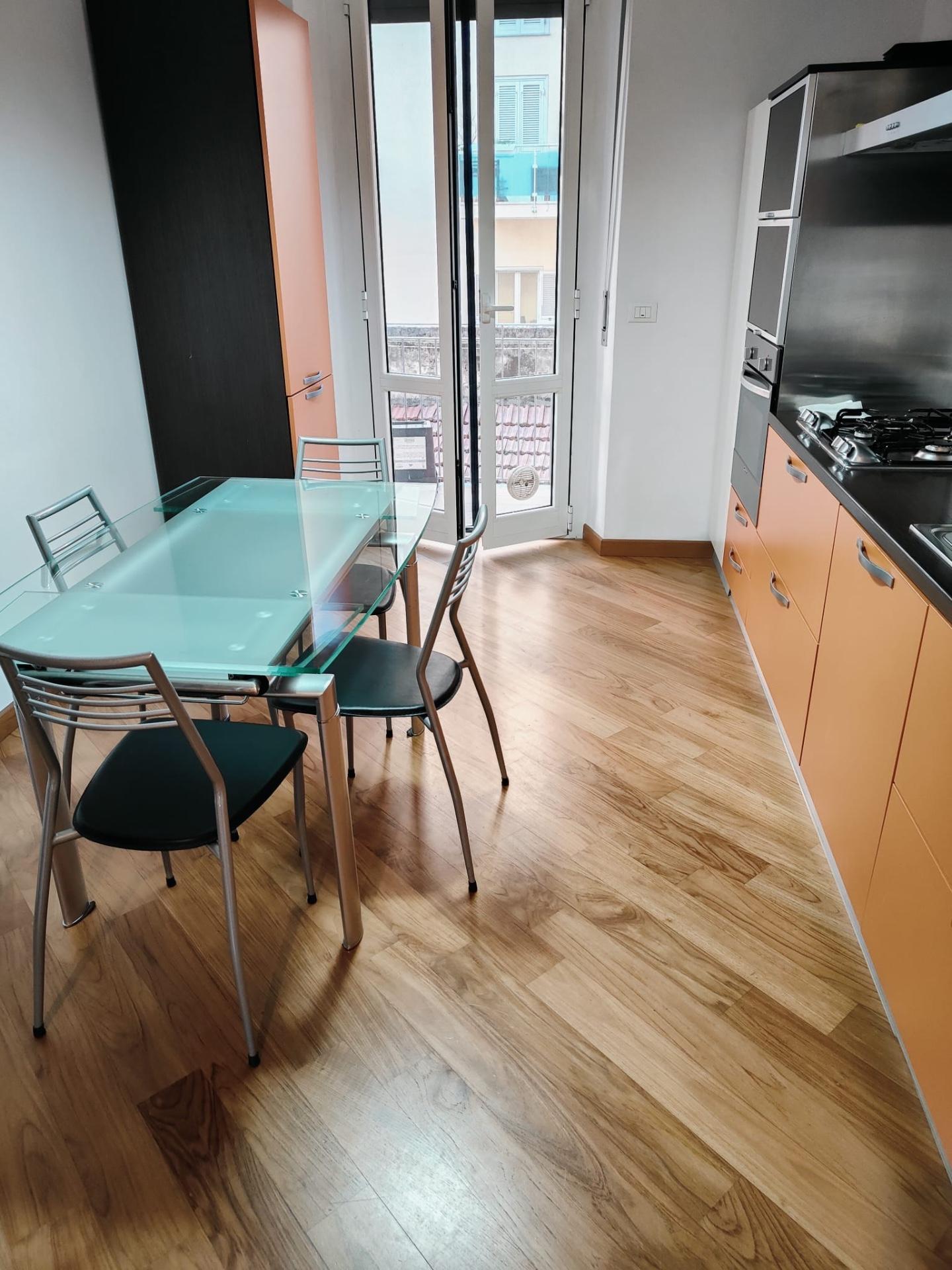 Trilocale arredato in affitto a Livorno