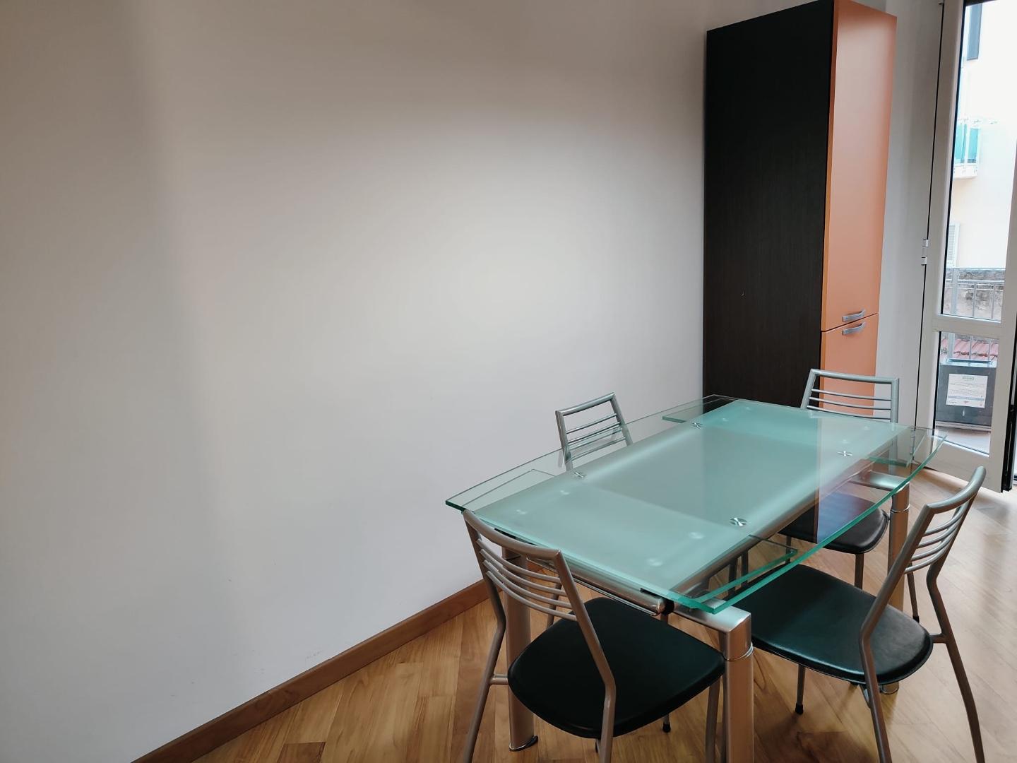 Trilocale arredato in affitto a Livorno