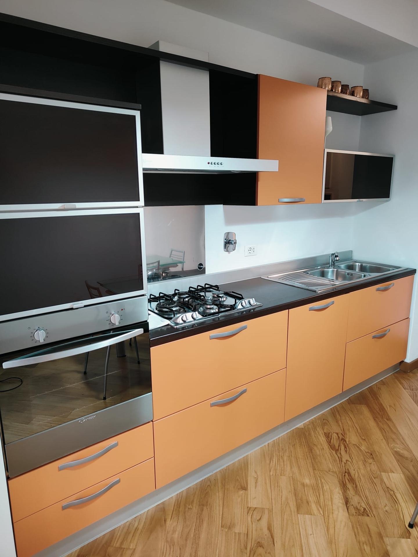 Trilocale arredato in affitto a Livorno