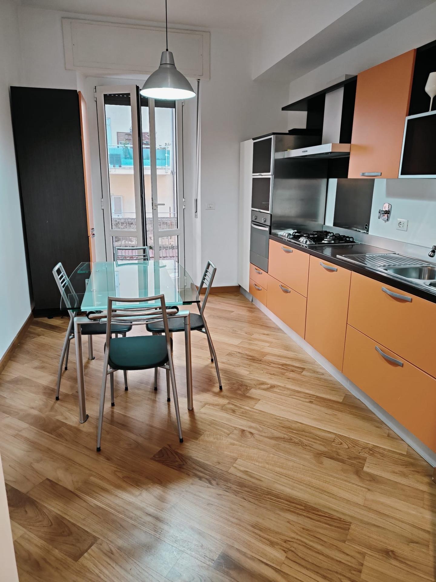 Trilocale arredato in affitto a Livorno