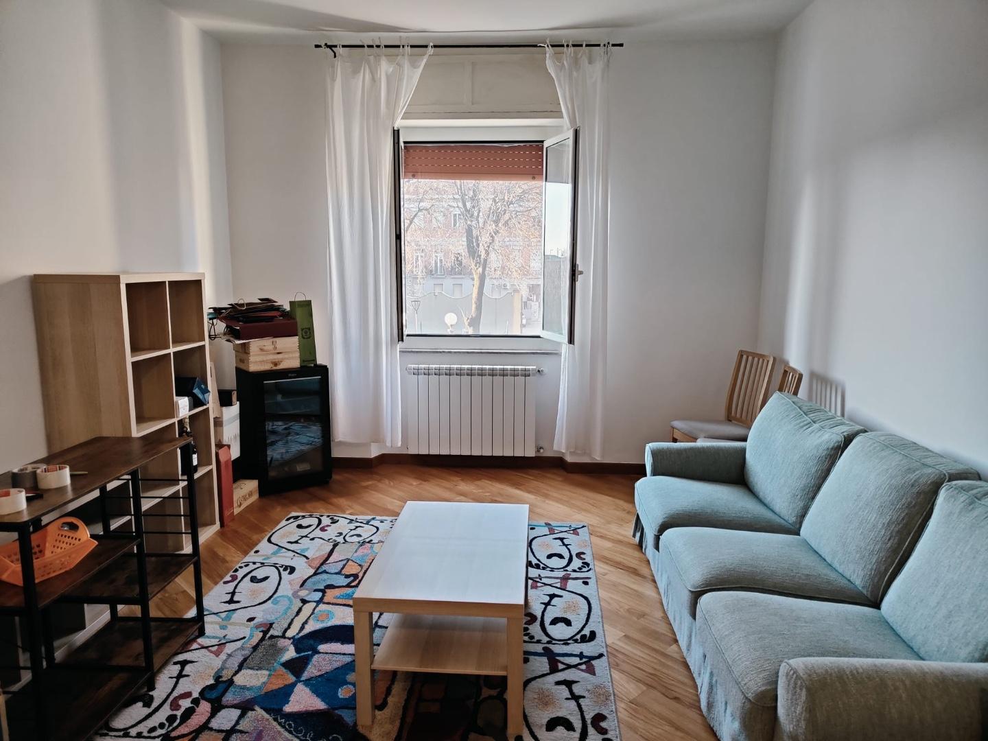 Trilocale arredato in affitto a Livorno