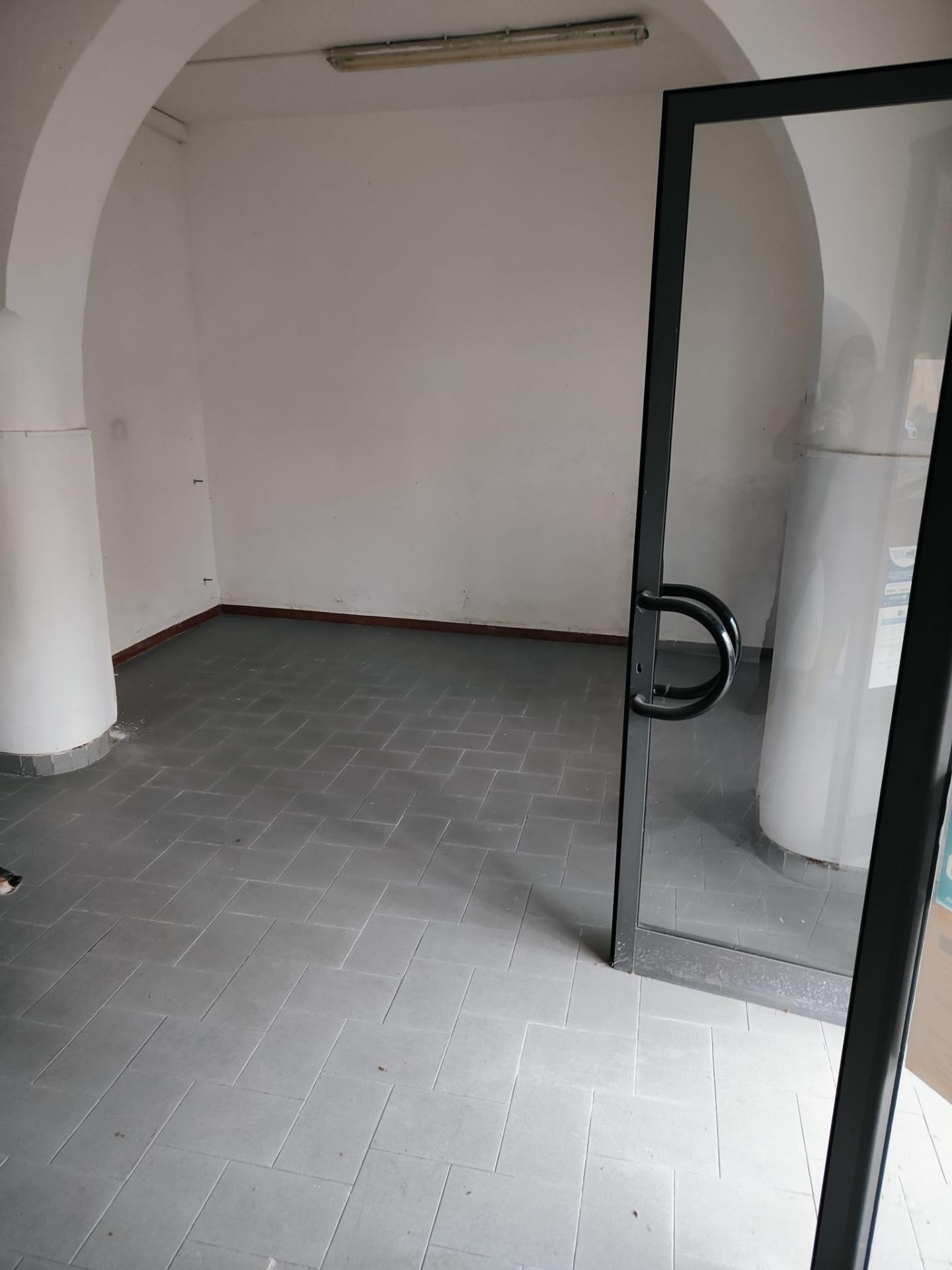 Negozio in affitto, Livorno piazza xx settembre