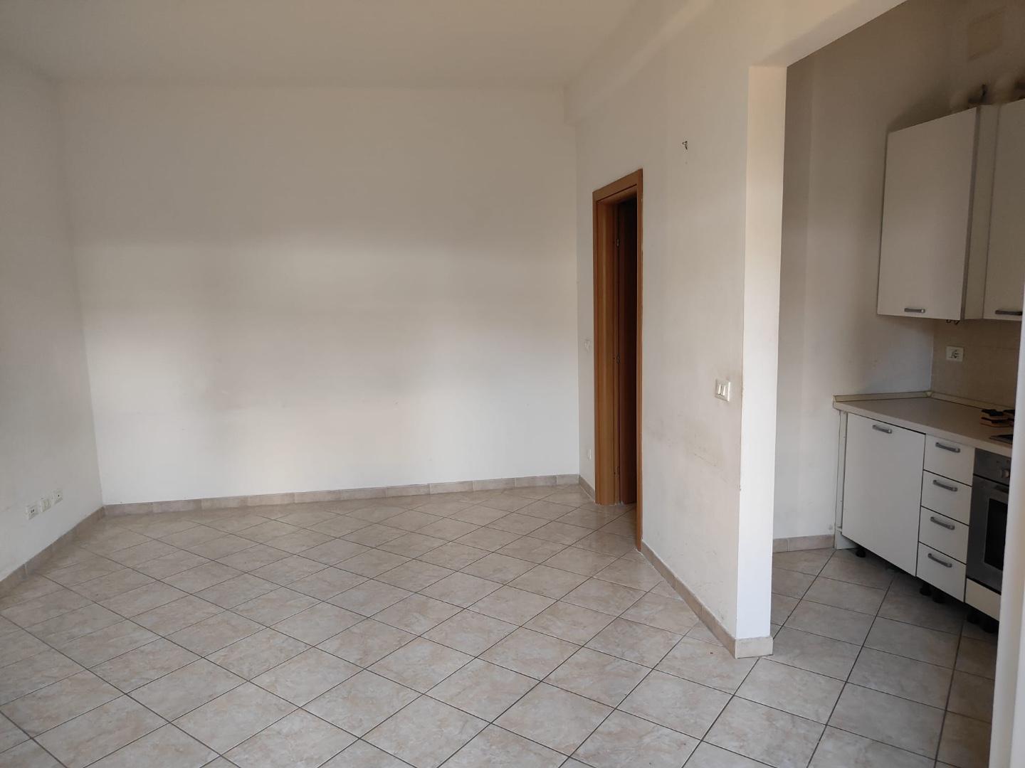 Bilocale arredato in affitto, Livorno la rosa