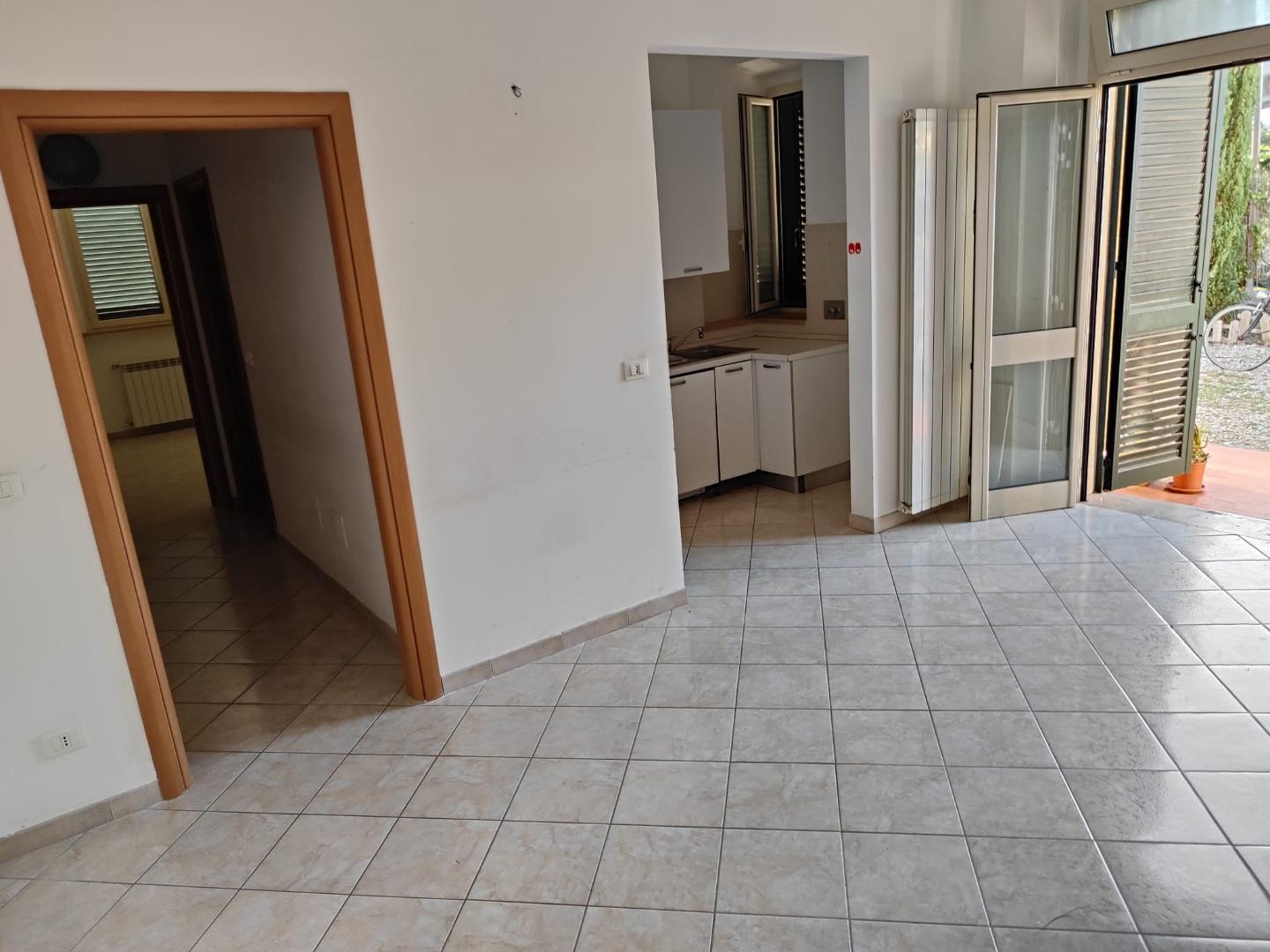 Bilocale arredato in affitto, Livorno la rosa