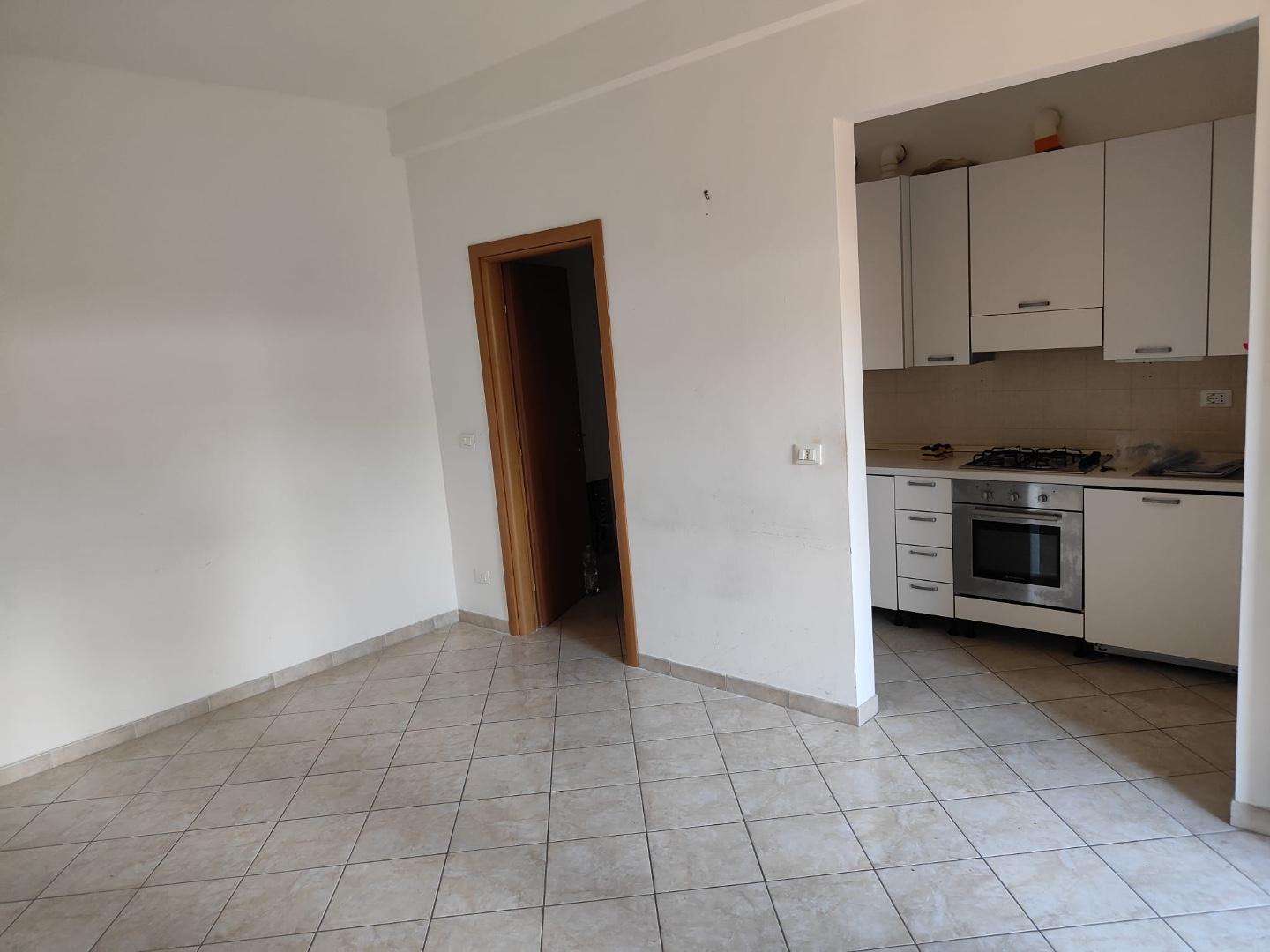 Bilocale arredato in affitto, Livorno la rosa