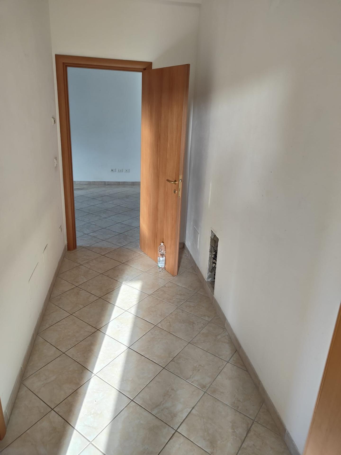 Bilocale arredato in affitto, Livorno la rosa