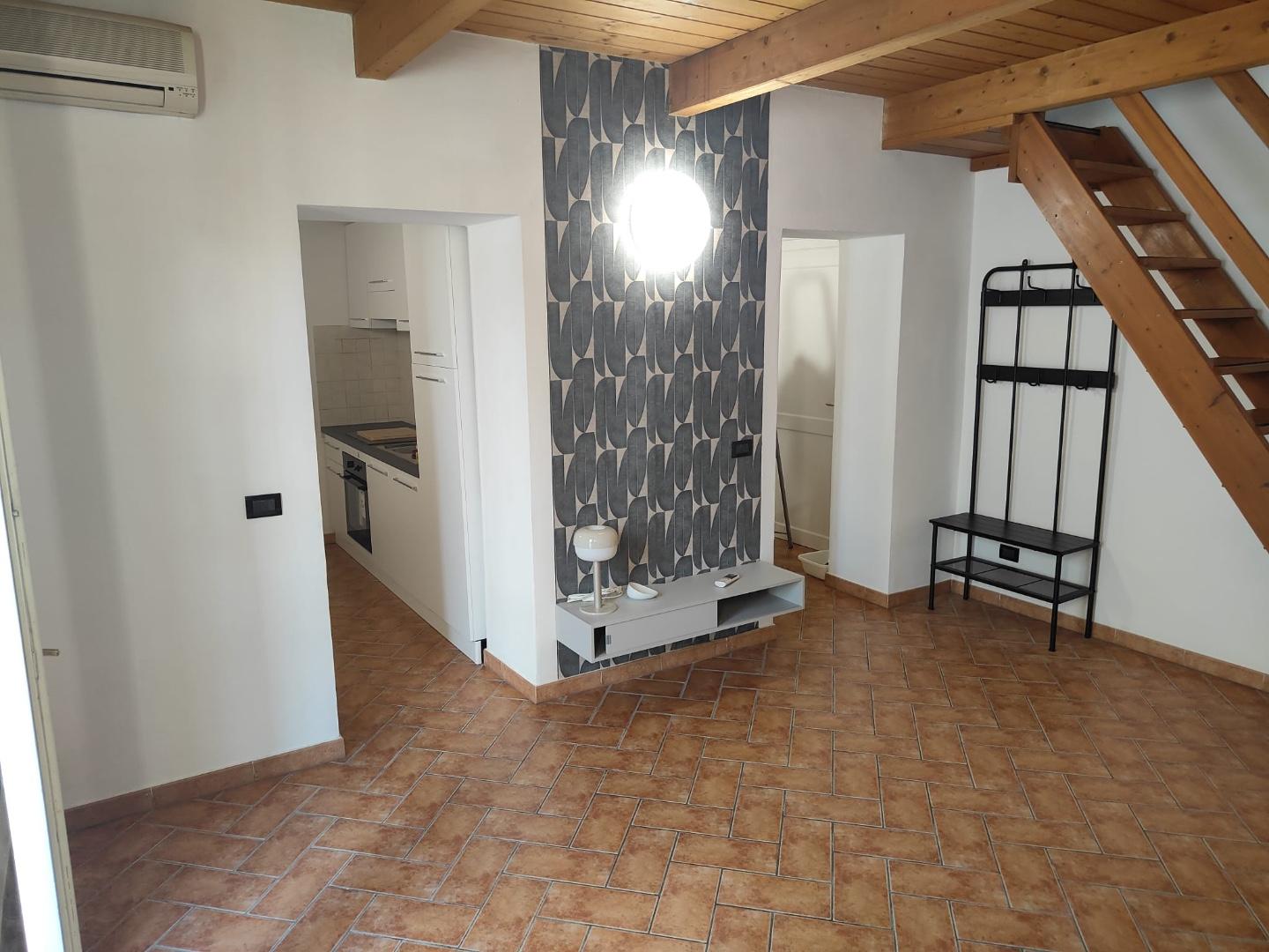 Bilocale arredato in affitto, Livorno zona magenta
