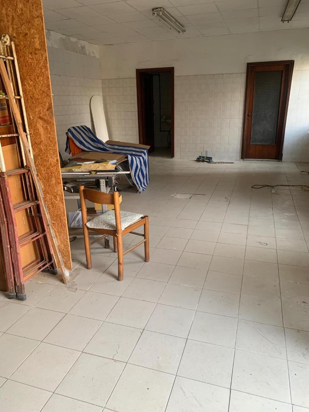 Locale commerciale da ristrutturare, Livorno provinciale pisana