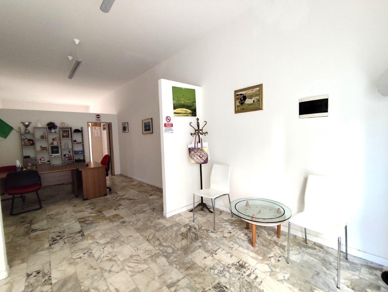 Negozio in affitto, Massa borgo del ponte