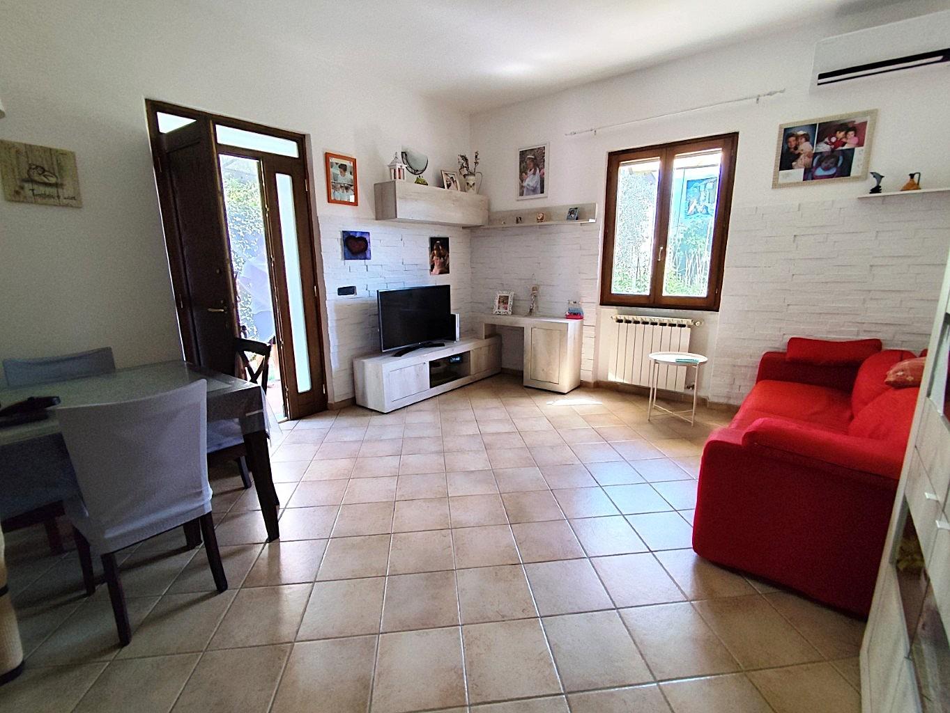 Casa indipendente con giardino a Massa
