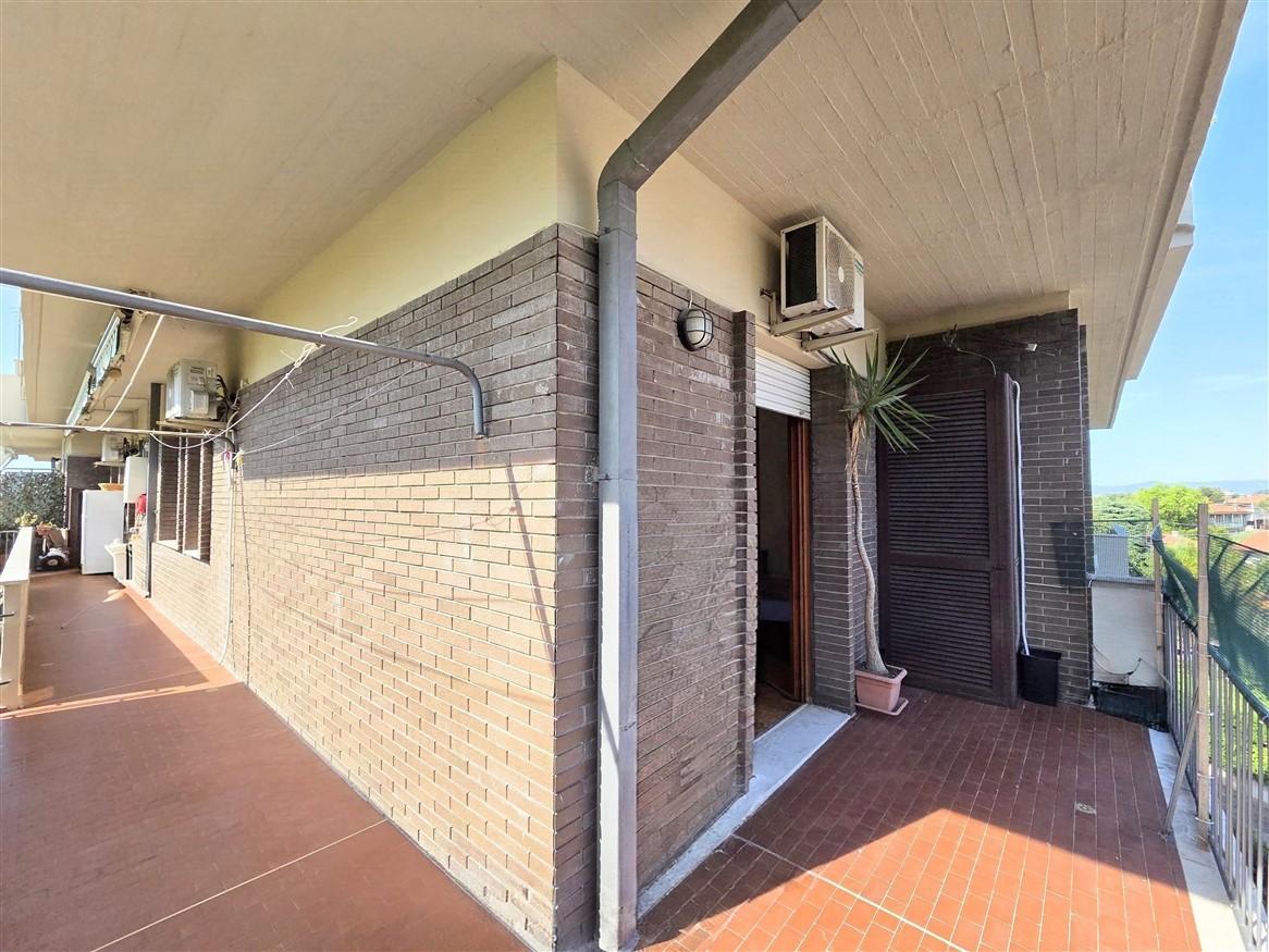 Appartamento con terrazzo, Massa zona viali