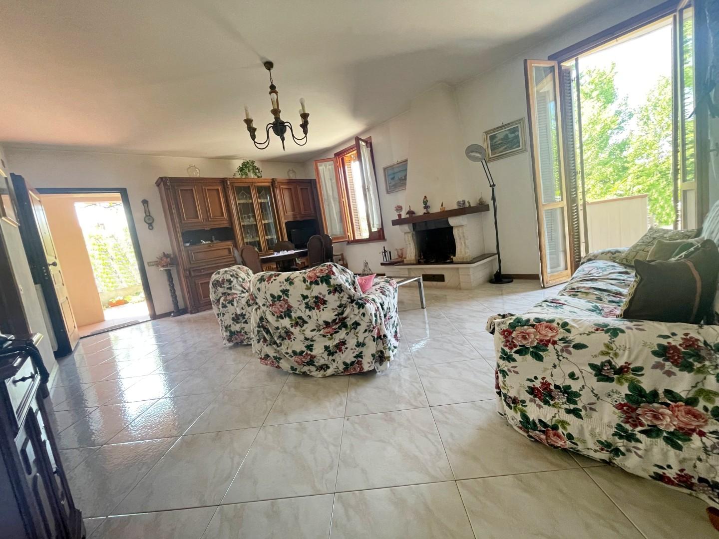 Villa Quadrifamiliari con giardino a Poggibonsi