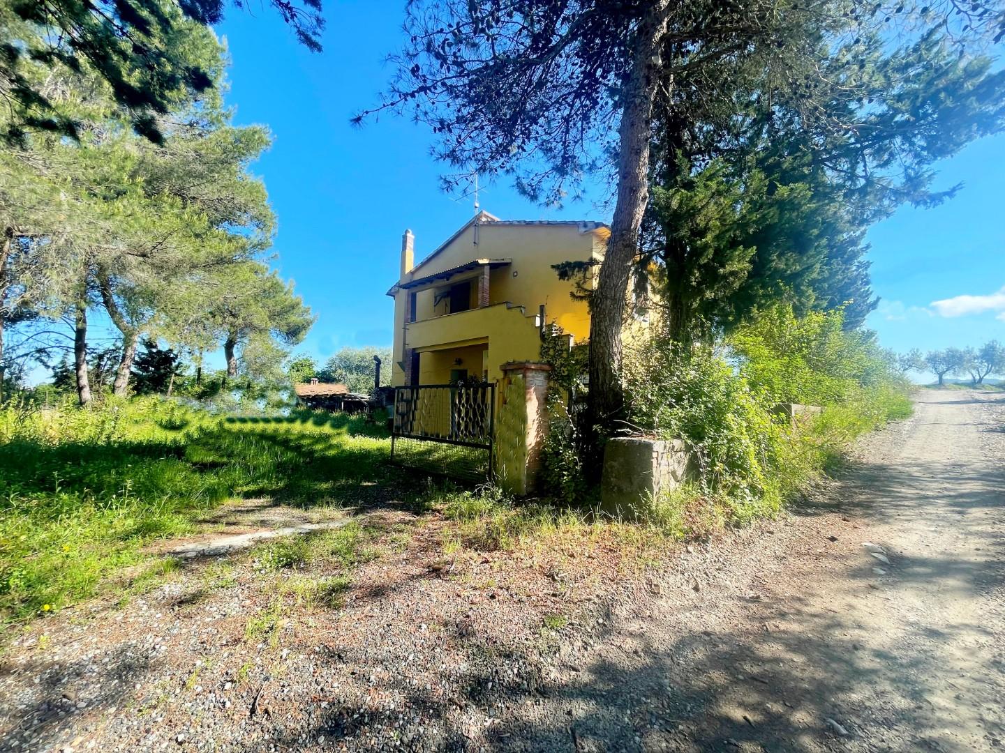 Casa indipendente con giardino a Volterra