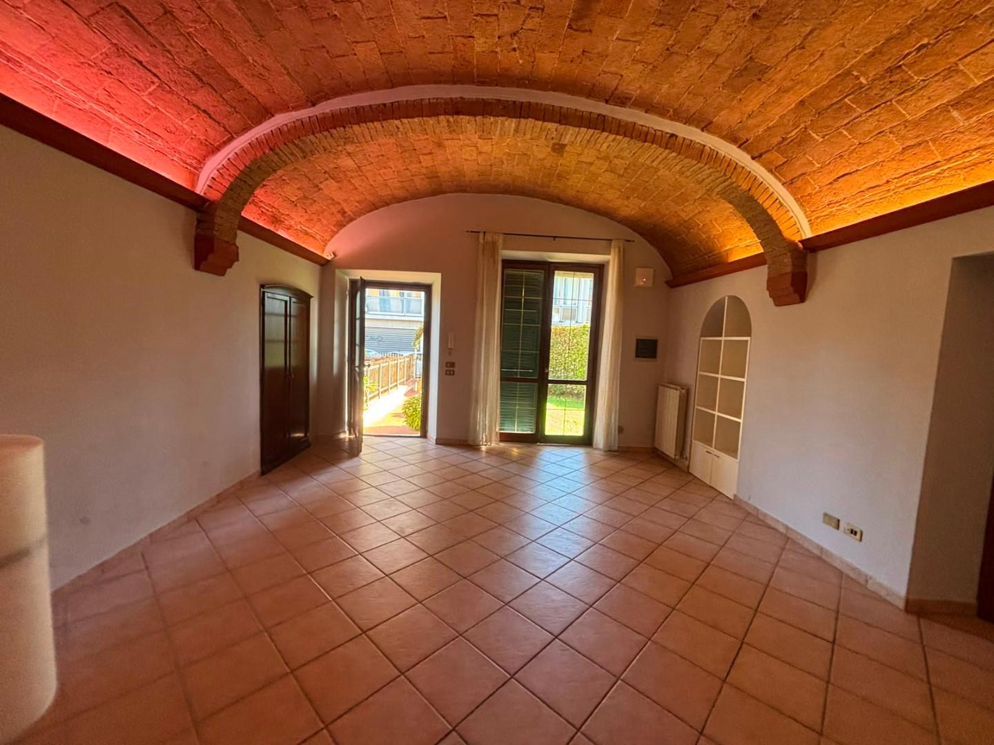 Quadrilocale con giardino a Cascina