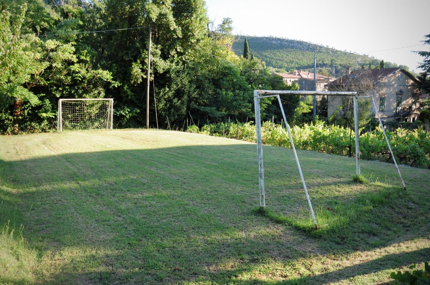 Villa con giardino, Calci rezzano