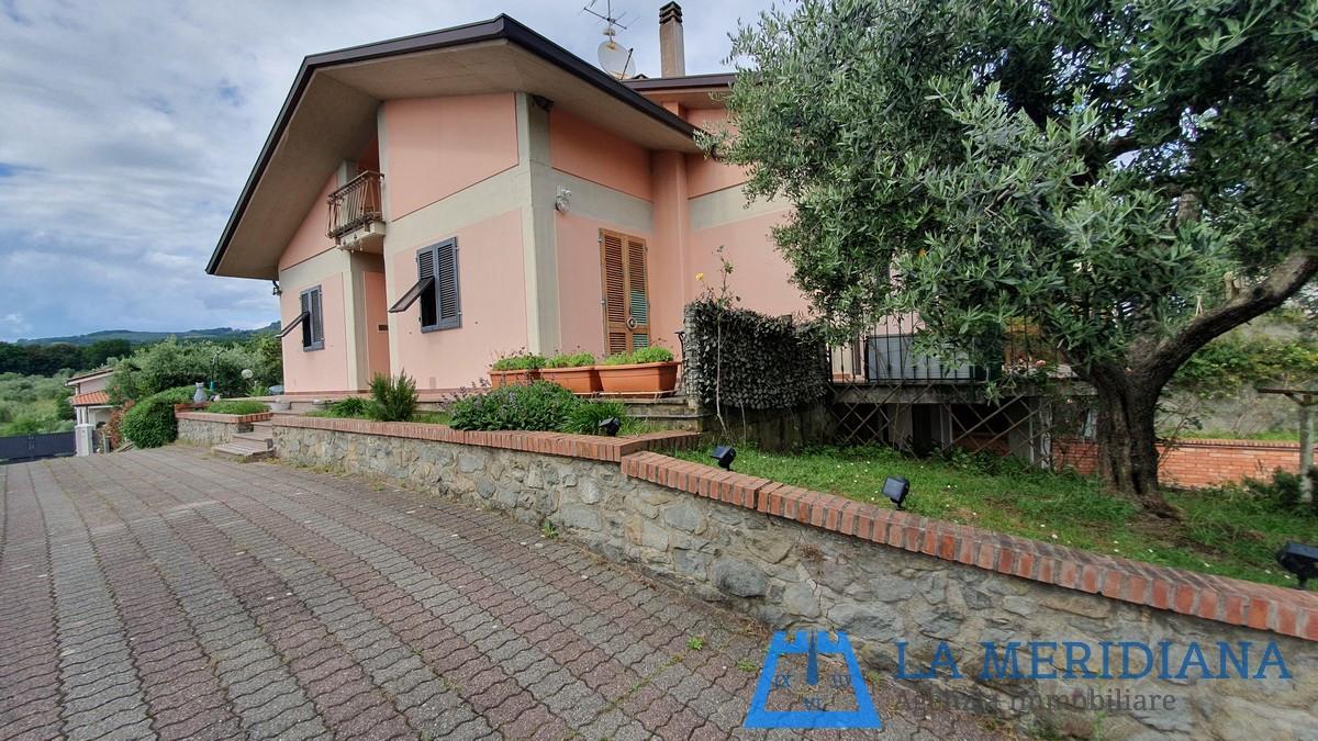Casa indipendente con giardino a Lamporecchio