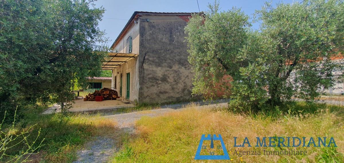 Rustico con giardino a Lamporecchio