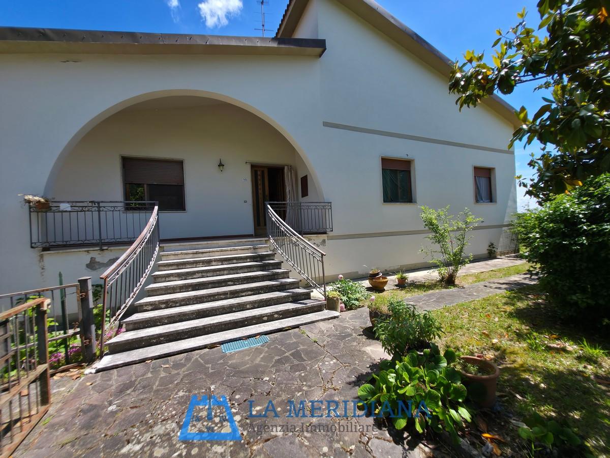 Casa indipendente con giardino a Lamporecchio