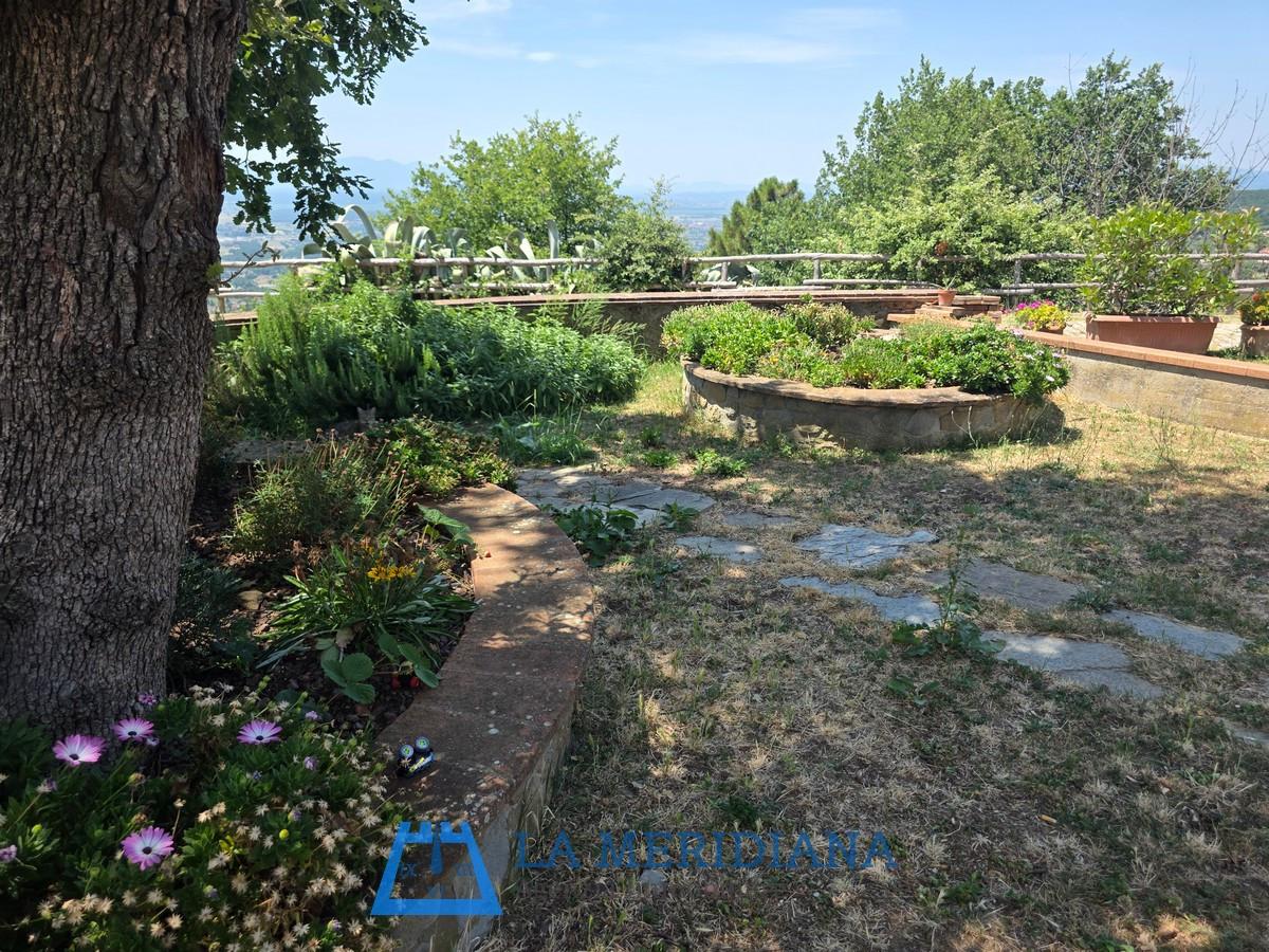 Casa indipendente con giardino a Lamporecchio