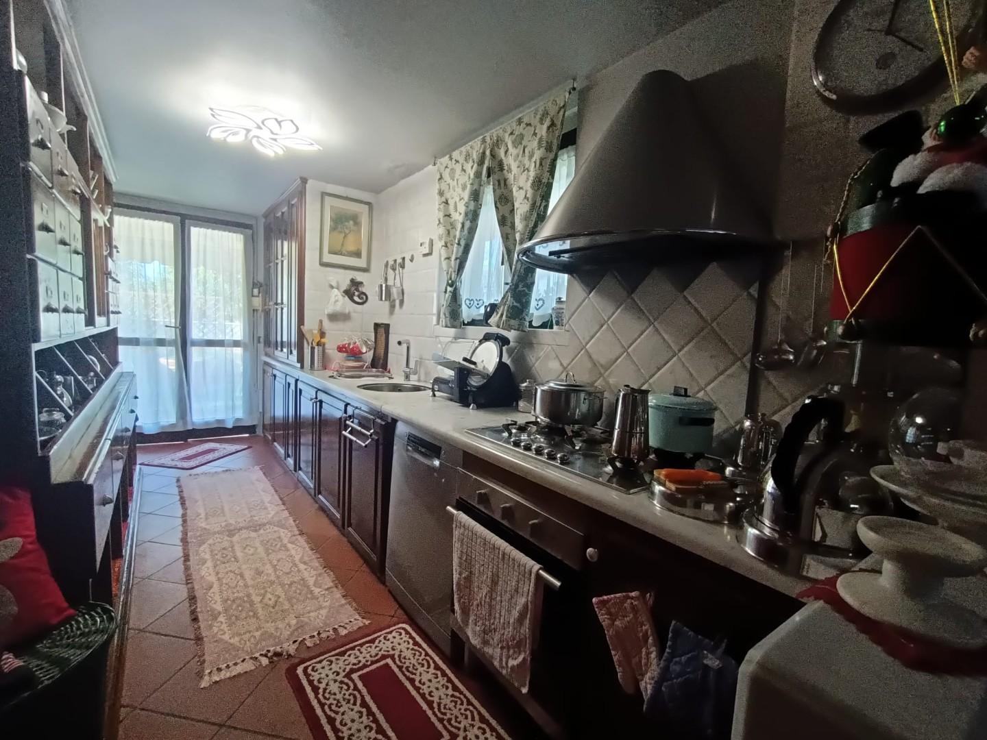 Villa Bifamiliare con giardino, Carrara bonascola