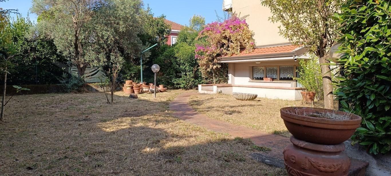 Casa indipendente con giardino, Carrara avenza