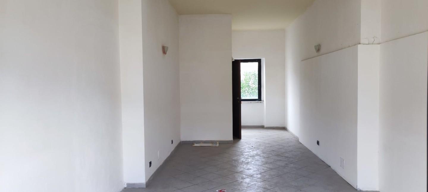 Locale commerciale in vendita, Carrara ponte cimato