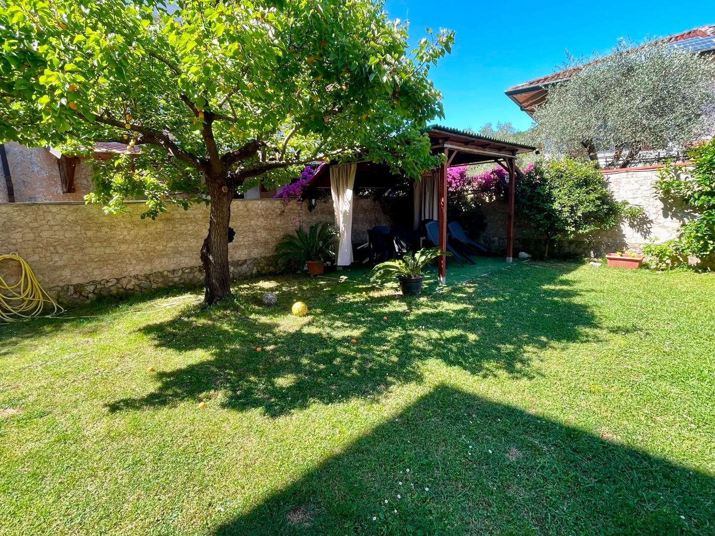 Casa indipendente con giardino, Carrara fossone
