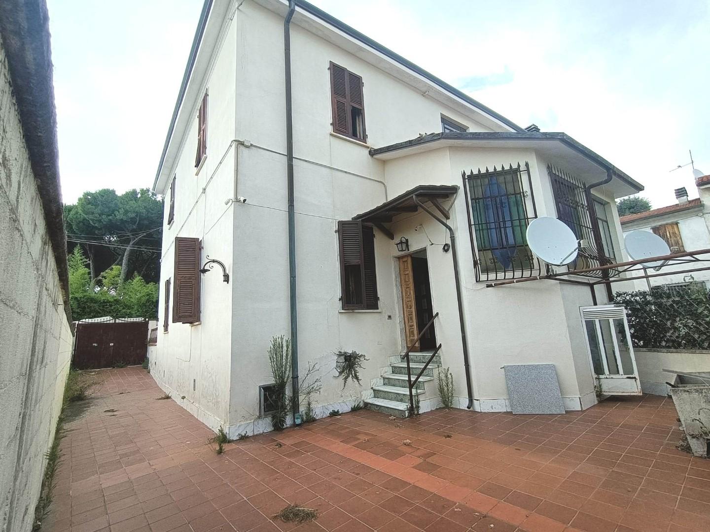 Casa indipendente con giardino, Carrara sant'antonio