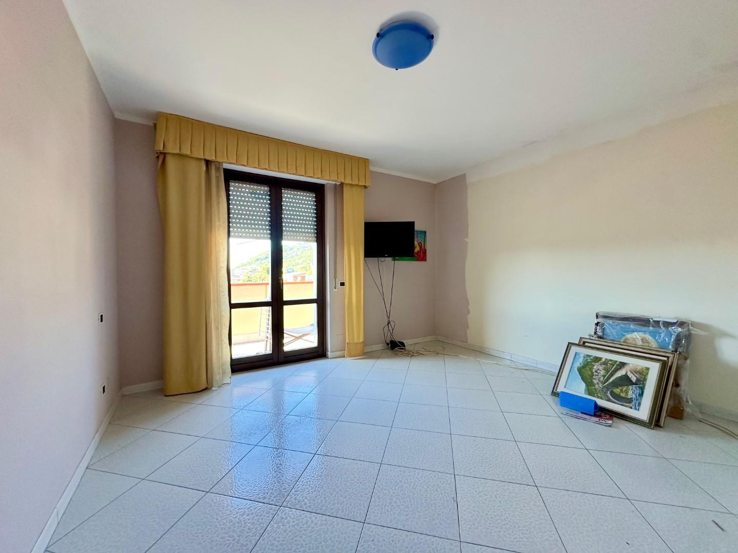 Appartamento con terrazzi, Carrara ponte cimato