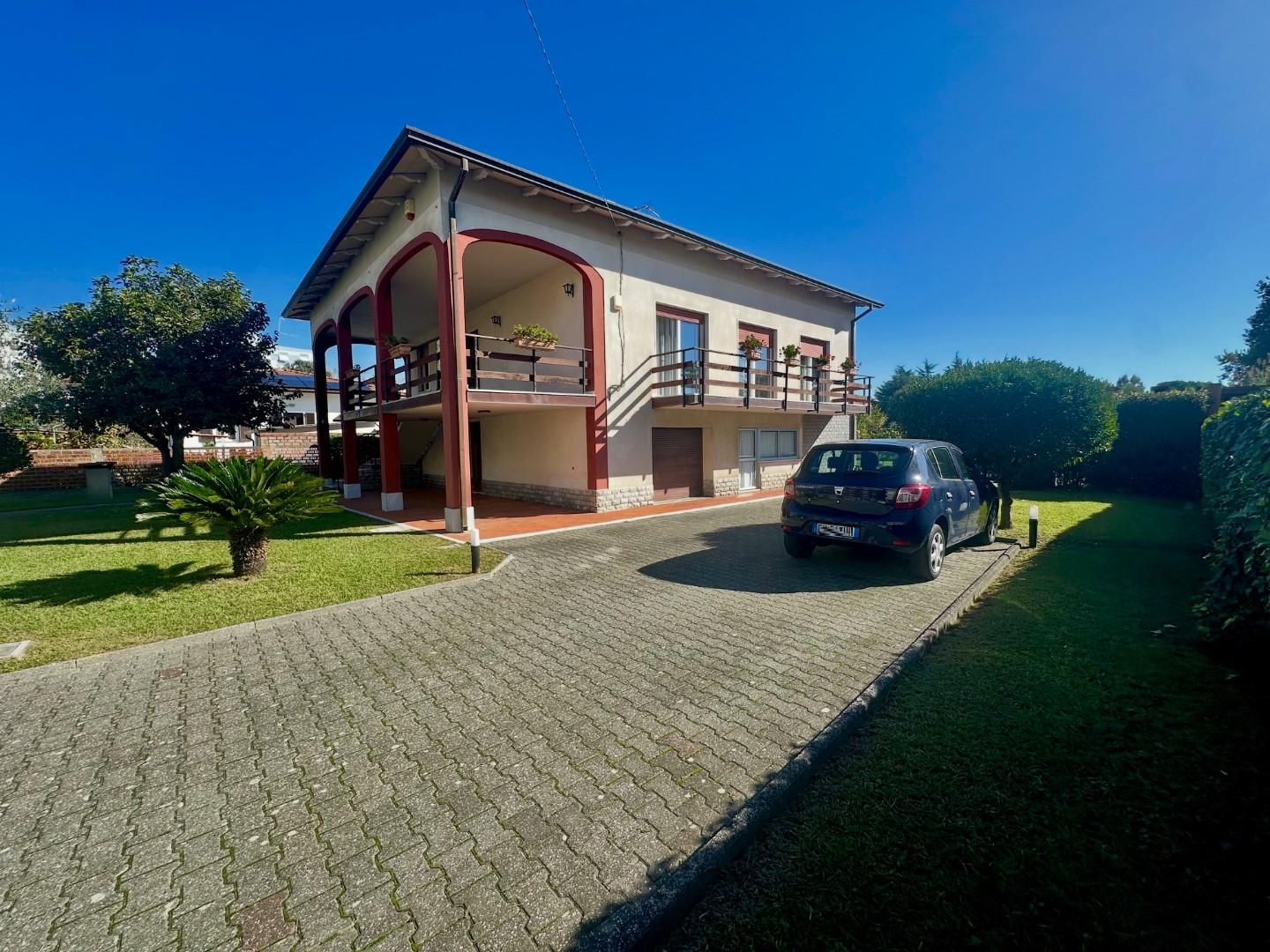 Casa indipendente con giardino, Carrara avenza